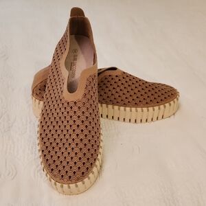 Ilse Jacobsen Tulip Pattern Tan Slip-On Loafers